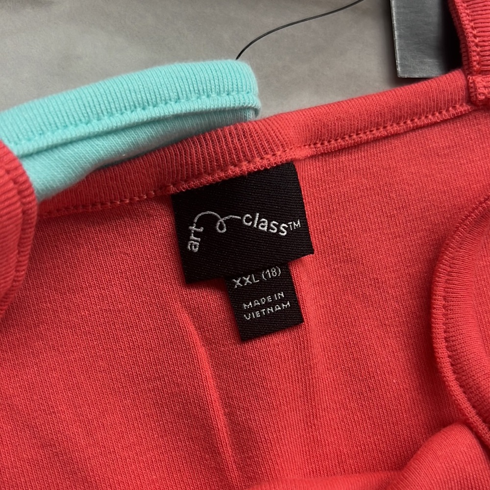 Tank Tops - Picture 4 of 5